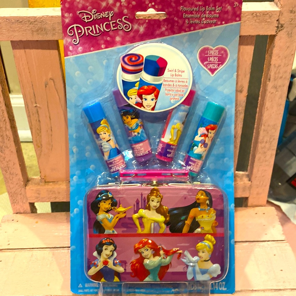 DISNEY PRINCESS LIP BALM SET 5 PIECES PLUS A LITTLE LUNCHBOX
